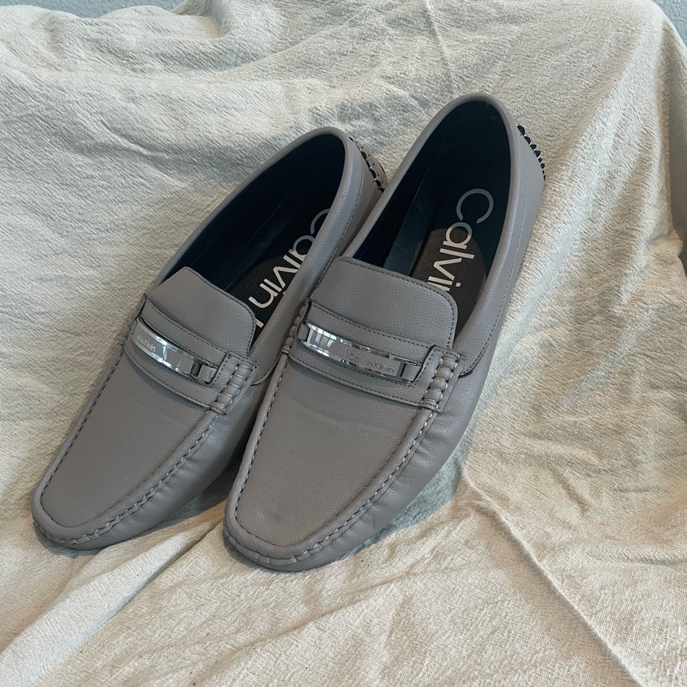 Men’s Gray Dress Shoes, size 10.5.